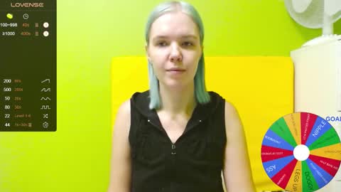 Snapshot of ultra_meow chatting on 10/24/25, 02:46 Roxy online show from 10/24/25, 02:46