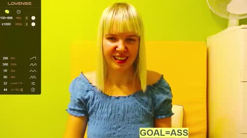 Snapshot of ultra_meow chatting on 12/18/25, 12:49 Roxy online show from 12/18/25, 12:49