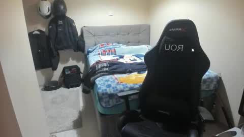 Snapshot of ulxer chatting on 04/27/26, 07:12 hi im mike tyson - online show from 04/27/26, 07:12