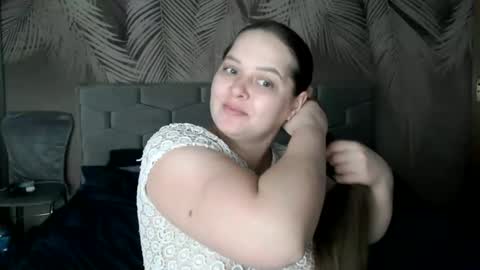 Snapshot of ulystar chatting on 01/04/25, 12:27 Ulyana online show from 01/04/25, 12:27