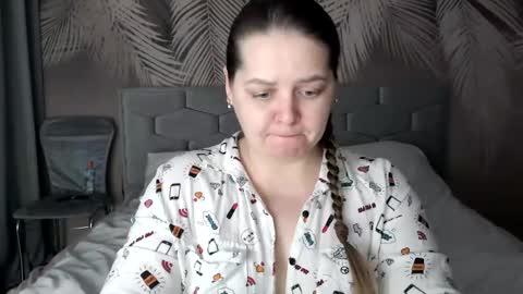 Snapshot of ulystar chatting on 02/12/25, 01:06 Ulyana online show from 02/12/25, 01:06