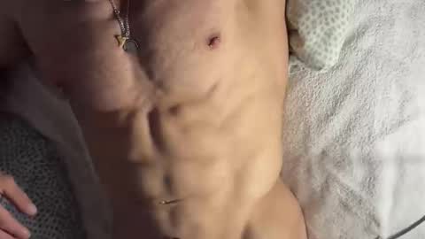 Um CM online show from 04/08/26, 08:47