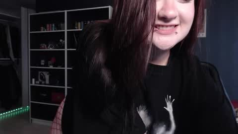 Snapshot of uminarin chatting on 11/12/25, 04:35 Julia online show from 11/12/25, 04:35