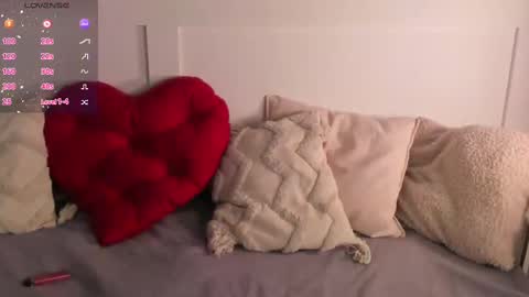 Una  online show from 02/17/25, 11:23