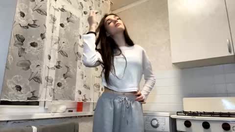 Snapshot of unaberto chatting on 12/13/25, 07:53 Isobelle lisi online show from 12/13/25, 07:53