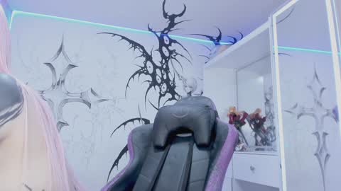 Snapshot of unachimbaherida chatting on 02/06/25, 06:29 Elle Danielle online show from 02/06/25, 06:29