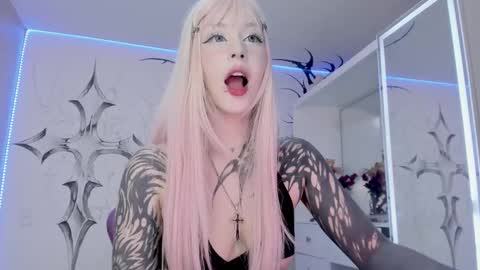 Snapshot of unachimbaherida chatting on 03/01/25, 03:53 Elle Danielle online show from 03/01/25, 03:53