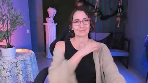 UnaTera online show from 10/27/25, 09:02