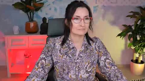 UnaTera online show from 10/31/25, 09:10