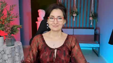 UnaTera online show from 11/18/25, 09:14