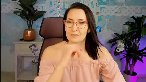 Snapshot of unatera chatting on 12/21/25, 09:16 UnaTera online show from 12/21/25, 09:16