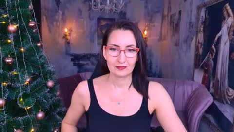 Snapshot of unatera chatting on 12/22/25, 09:06 UnaTera online show from 12/22/25, 09:06