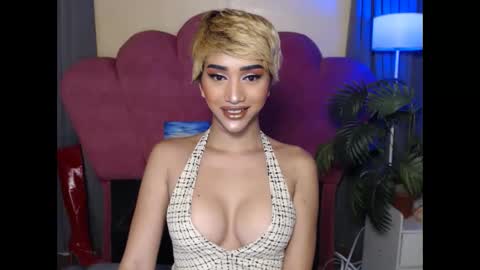 Snapshot of unbeknownst2kylie chatting on 05/18/26, 06:03 kylie online show from 05/18/26, 06:03