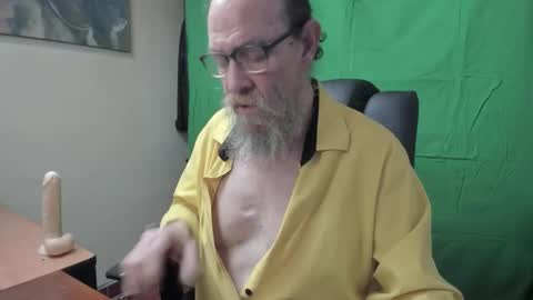 Snapshot of uncle_hottiecb chatting on 03/09/26, 05:39 Uncle Hottie online show from 03/09/26, 05:39