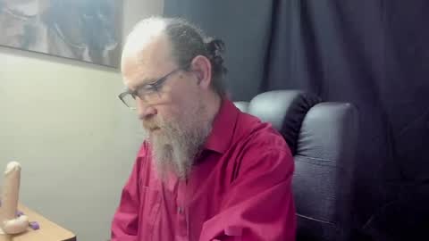 Snapshot of uncle_hottiecb chatting on 04/05/26, 03:42 Uncle Hottie online show from 04/05/26, 03:42