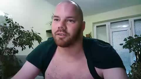 Snapshot of uncut_strong chatting on 05/27/26, 03:42 Uncut Strong online show from 05/27/26, 03:42
