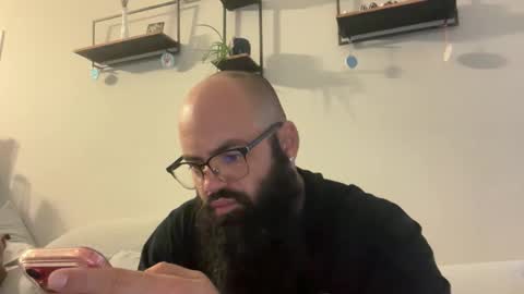 Snapshot of uncutbeard129840 chatting on 04/08/26, 01:44 uncutbeard129840 online show from 04/08/26, 01:44