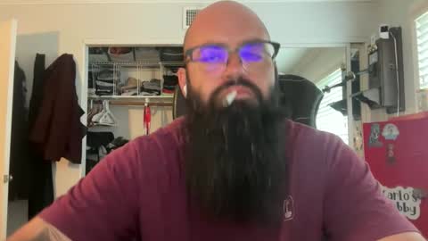 Snapshot of uncutbeard129840 chatting on 05/27/26, 02:03 uncutbeard129840 online show from 05/27/26, 02:03