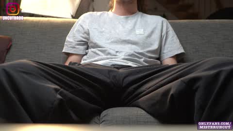 Snapshot of uncutgerman420 chatting on 10/26/25, 09:53 Mister Uncut online show from 10/26/25, 09:53