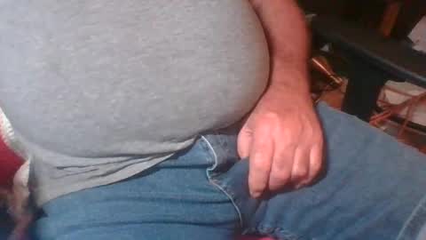 Snapshot of uncutmike7x5 chatting on 12/17/24, 08:32 uncutmike7x5 online show from 12/17/24, 08:32