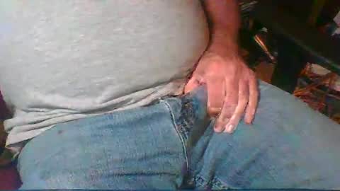 Snapshot of uncutmike7x5 chatting on 12/25/24, 02:25 uncutmike7x5 online show from 12/25/24, 02:25