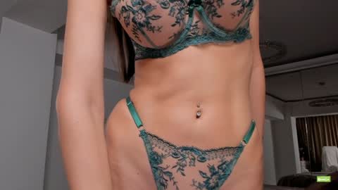 Snapshot of unforgettable_s chatting on 03/11/25, 08:31 Silvia online show from 03/11/25, 08:31
