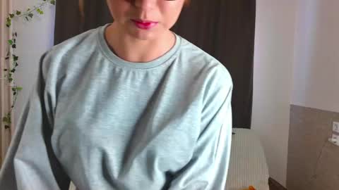 unforgettablehelen online show from 04/15/26, 10:00