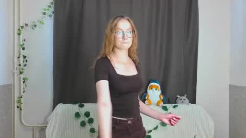 unforgettablehelen online show from 04/17/26, 08:06