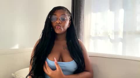 Unholybaddie online show from 04/25/26, 01:41