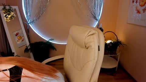 Call me Mira  thumbs up its make me happy online show from 12/16/24, 08:37