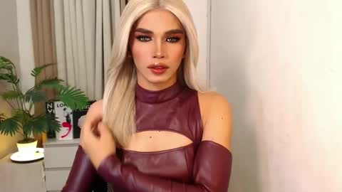 Miss Andrea online show from 12/18/25, 07:31