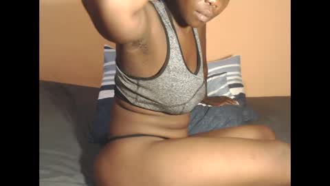 Snapshot of uniquebony chatting on 02/13/25, 12:35 UNIQUEBONY online show from 02/13/25, 12:35