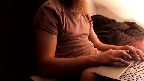 Snapshot of unknownbeard89 chatting on 02/12/25, 01:37 unknownbeard89 online show from 02/12/25, 01:37