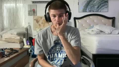 Snapshot of unverifiedbwc chatting on 02/17/25, 04:26 Stepbro online show from 02/17/25, 04:26