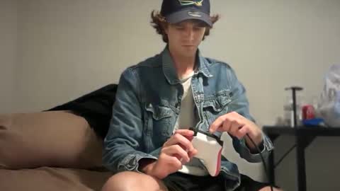 Snapshot of unverifiedbwc chatting on 09/17/25, 07:32 Stepbro online show from 09/17/25, 07:32