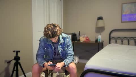 Snapshot of unverifiedbwc chatting on 10/04/25, 04:54 Stepbro online show from 10/04/25, 04:54