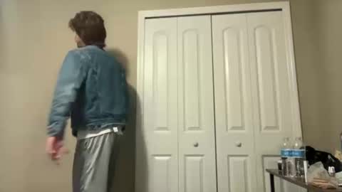 Snapshot of unverifiedbwc chatting on 10/15/25, 05:18 Stepbro online show from 10/15/25, 05:18