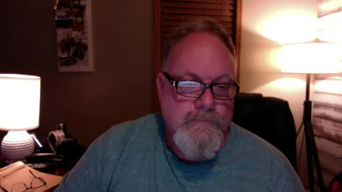 Snapshot of up2later chatting on 12/11/24, 05:21 up2later online show from 12/11/24, 05:21