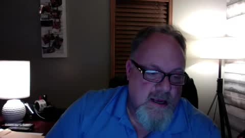 Snapshot of up2later chatting on 12/18/24, 05:04 up2later online show from 12/18/24, 05:04