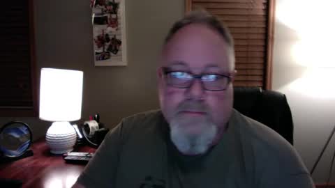 Snapshot of up2later chatting on 01/04/25, 04:33 up2later online show from 01/04/25, 04:33