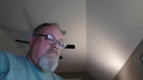 Snapshot of up2later chatting on 01/12/25, 04:42 up2later online show from 01/12/25, 04:42
