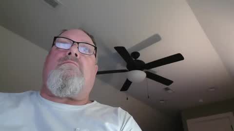Snapshot of up2later chatting on 01/24/25, 04:27 up2later online show from 01/24/25, 04:27