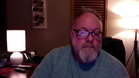 Snapshot of up2later chatting on 02/03/25, 01:41 up2later online show from 02/03/25, 01:41