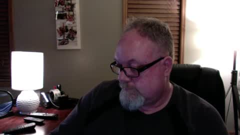 Snapshot of up2later chatting on 02/05/25, 05:41 up2later online show from 02/05/25, 05:41