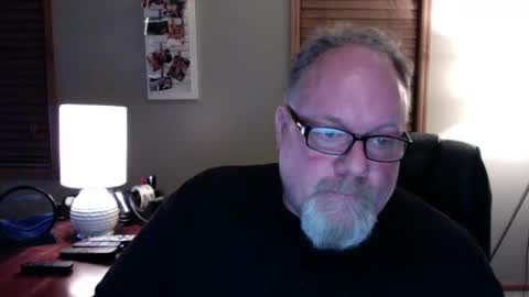 Snapshot of up2later chatting on 02/24/25, 02:51 up2later online show from 02/24/25, 02:51