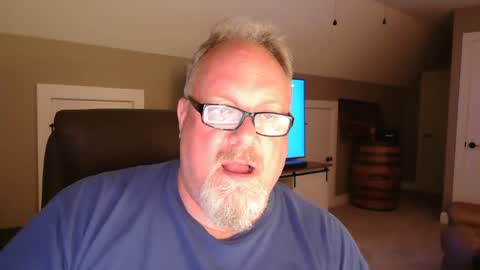 Snapshot of up2later chatting on 09/10/25, 03:50 up2later online show from 09/10/25, 03:50