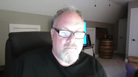 Snapshot of up2later chatting on 09/19/25, 03:30 up2later online show from 09/19/25, 03:30