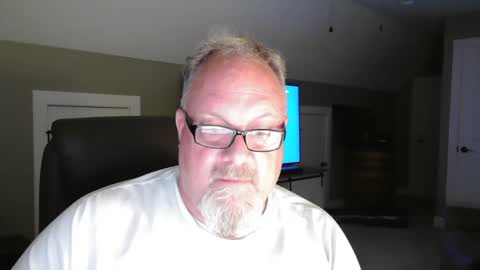 Snapshot of up2later chatting on 09/27/25, 03:00 up2later online show from 09/27/25, 03:00