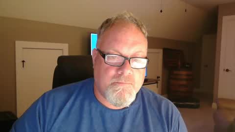Snapshot of up2later chatting on 10/02/25, 03:24 up2later online show from 10/02/25, 03:24