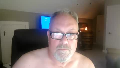 Snapshot of up2later chatting on 06/18/26, 04:13 up2later online show from 06/18/26, 04:13